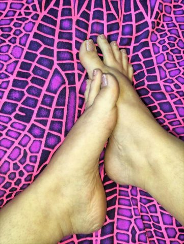 Flirty Foot Fetish camming 50-20mins