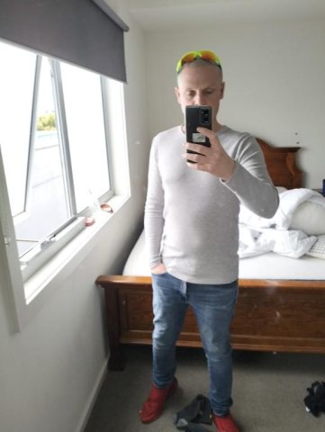 Who is in Glenelg an wants to grab a few drinks today