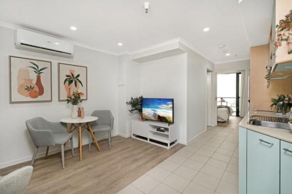 1 BR – 1 Bedroom House With Shopping For Sale At 1
