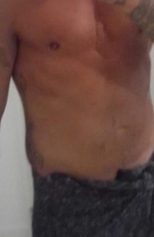 Hot 30yr bi guy is looking for clean fit tops that can host now
