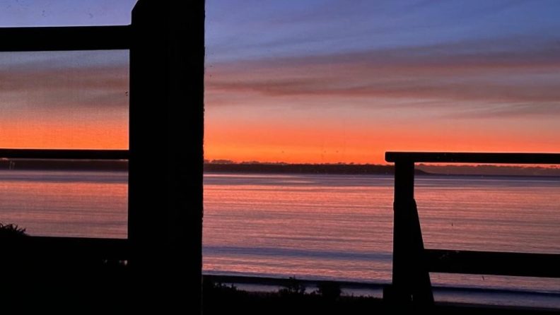 BEACH HOUSE – FREE from 11 to 16th Nov